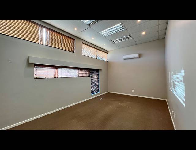 218M² OFFICE TO LET IN ROCKY DRIFT